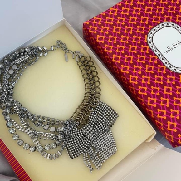 Stella & Dot Lady Boss Statement Necklace - Picture 2 of 2